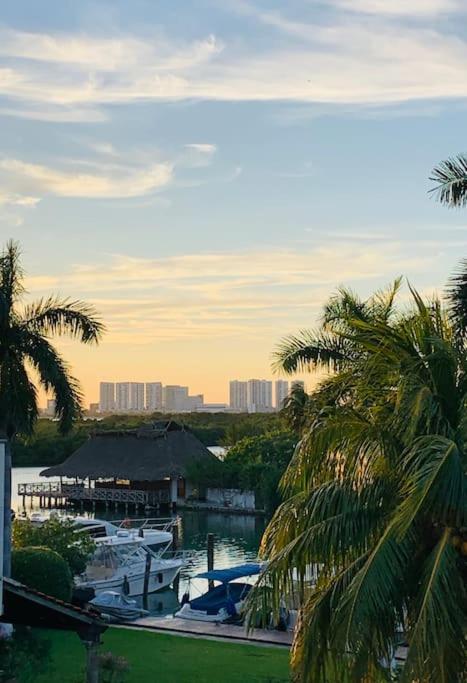 Chic Lagoon Front Villa By Casa Paraiso Cancun Exterior photo