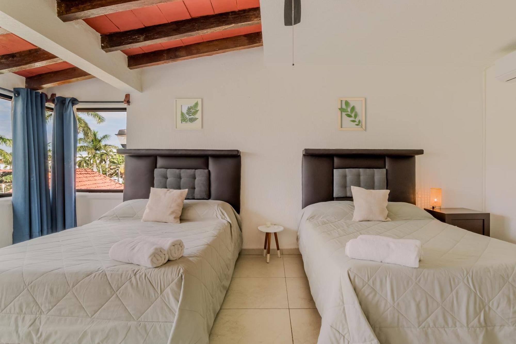 Chic Lagoon Front Villa By Casa Paraiso Cancun Exterior photo